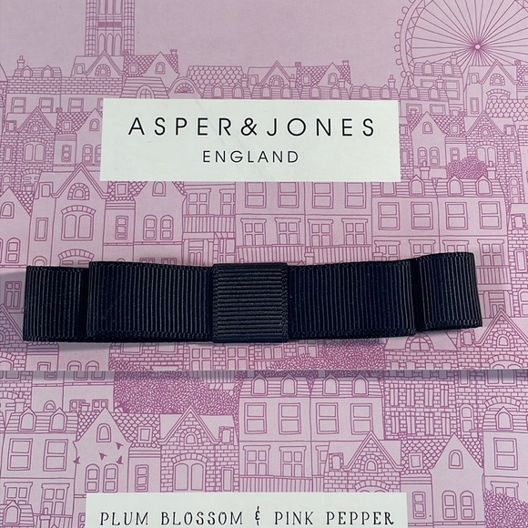 Asper & Jones Plum Blossom and Pink Pepper scented Drawer Liners - Picture 3 of 8